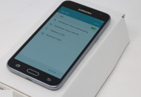 Samsung Galaxy J3 (2016) Black/schwarz 8GB Super Amoled LTE