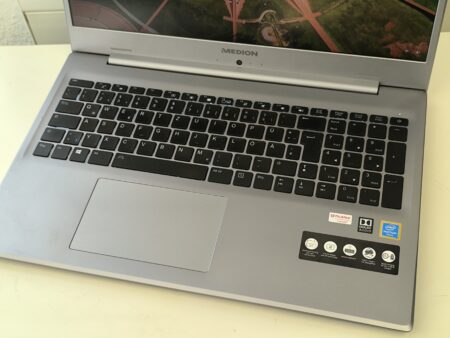 Medion Akoya S17403 - 17,3" FHD Intel 6405U 2,4GHz 8GB 256SSD 1TB – Bild 2