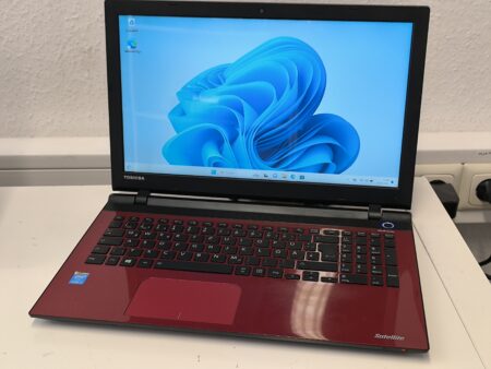 Toshiba Satellite L50-C-1XP 15,6" Intel Core i3-5005u 8GB RAM 256GB SSD Win11 Rot