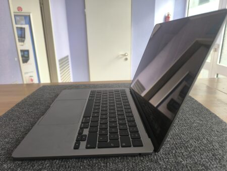 Apple MacBook Air 2022 A2681 M2 Prozessor 13" 8GB 256GB SSD – Bild 3
