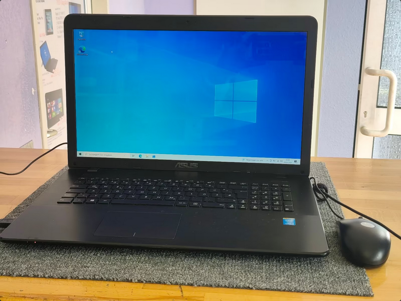 Asus X751L 17" Core i3-5005U 256G SSD 8GB RAM Win10 Notebook