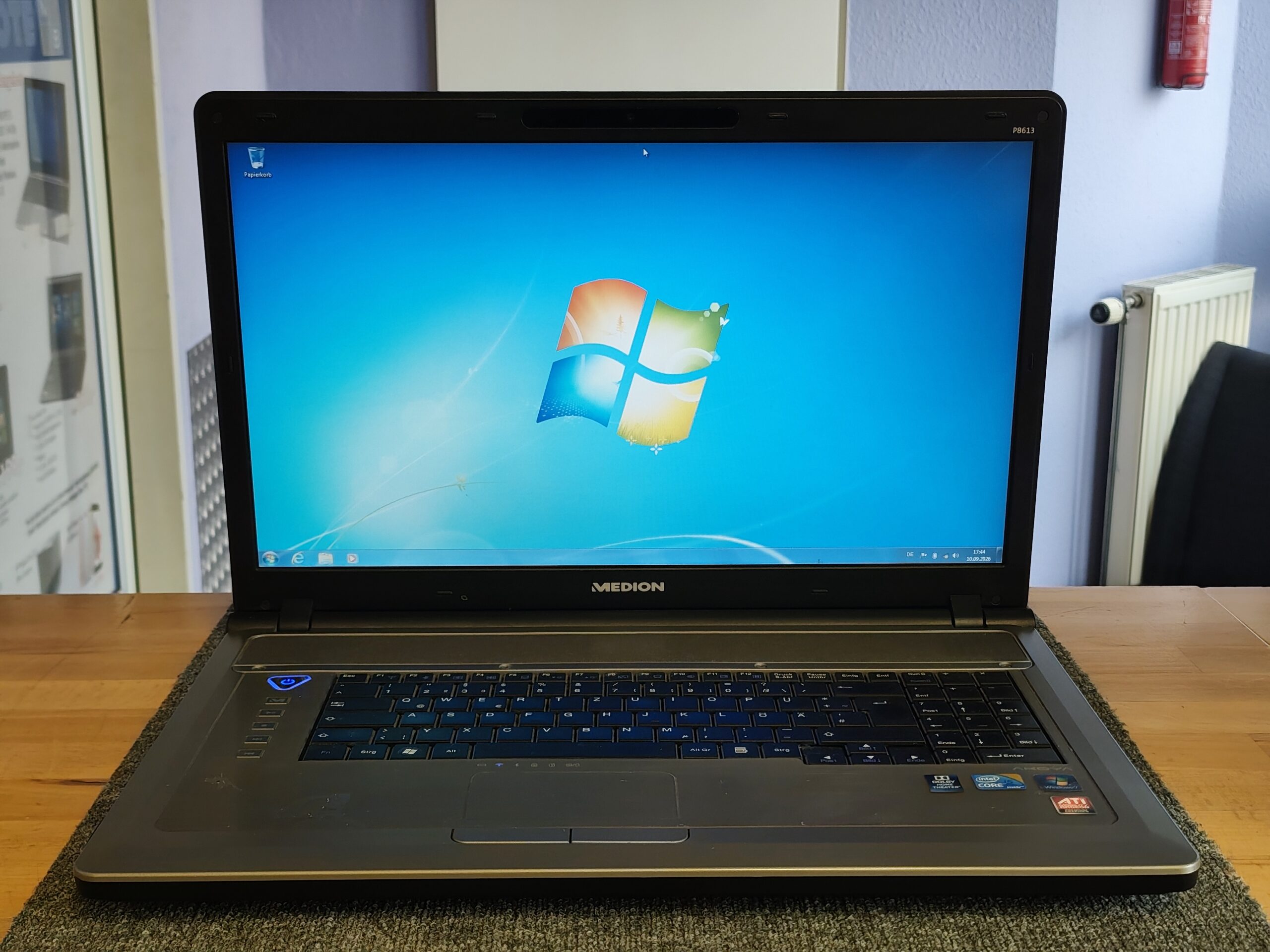 Medion Akoya P8613 18,4″ Notebook Core i5 Riesen RetroNotebook SSD Win7