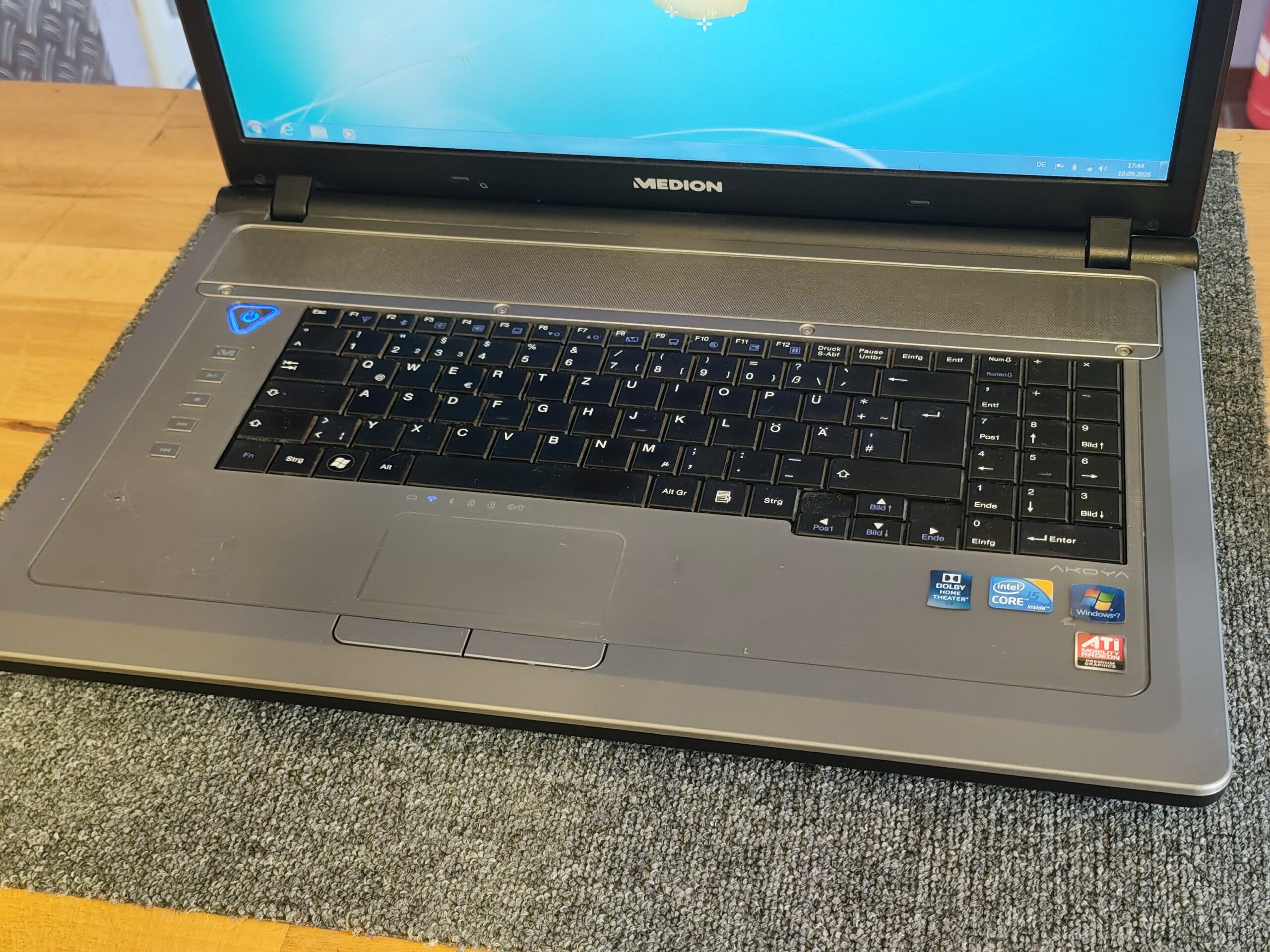 Medion Akoya P8613 18,4" Notebook Core i5 Riesen RetroNotebook SSD Win7 – Bild 2