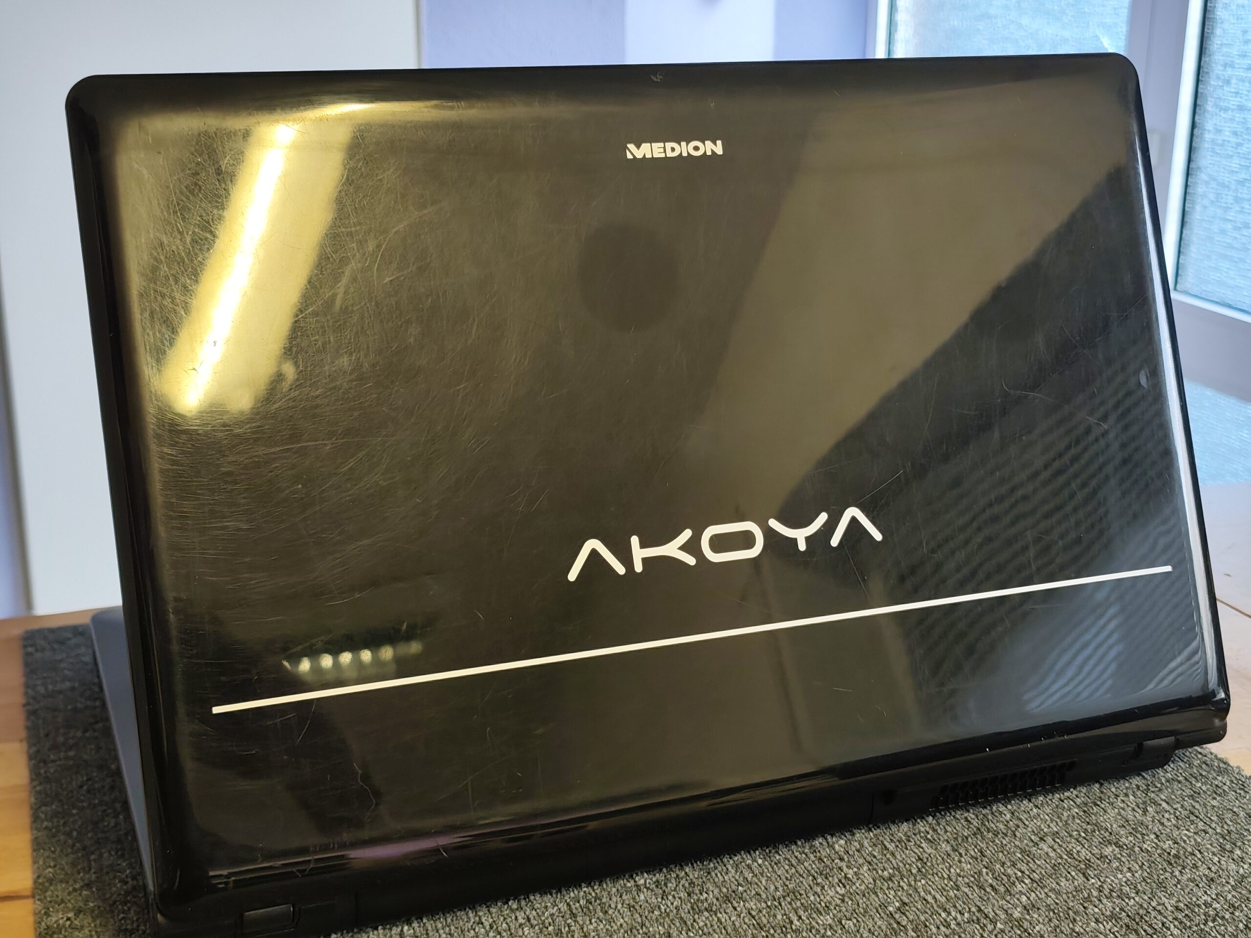 Medion Akoya P8613 18,4" Notebook Core i5 Riesen RetroNotebook SSD Win7 – Bild 3
