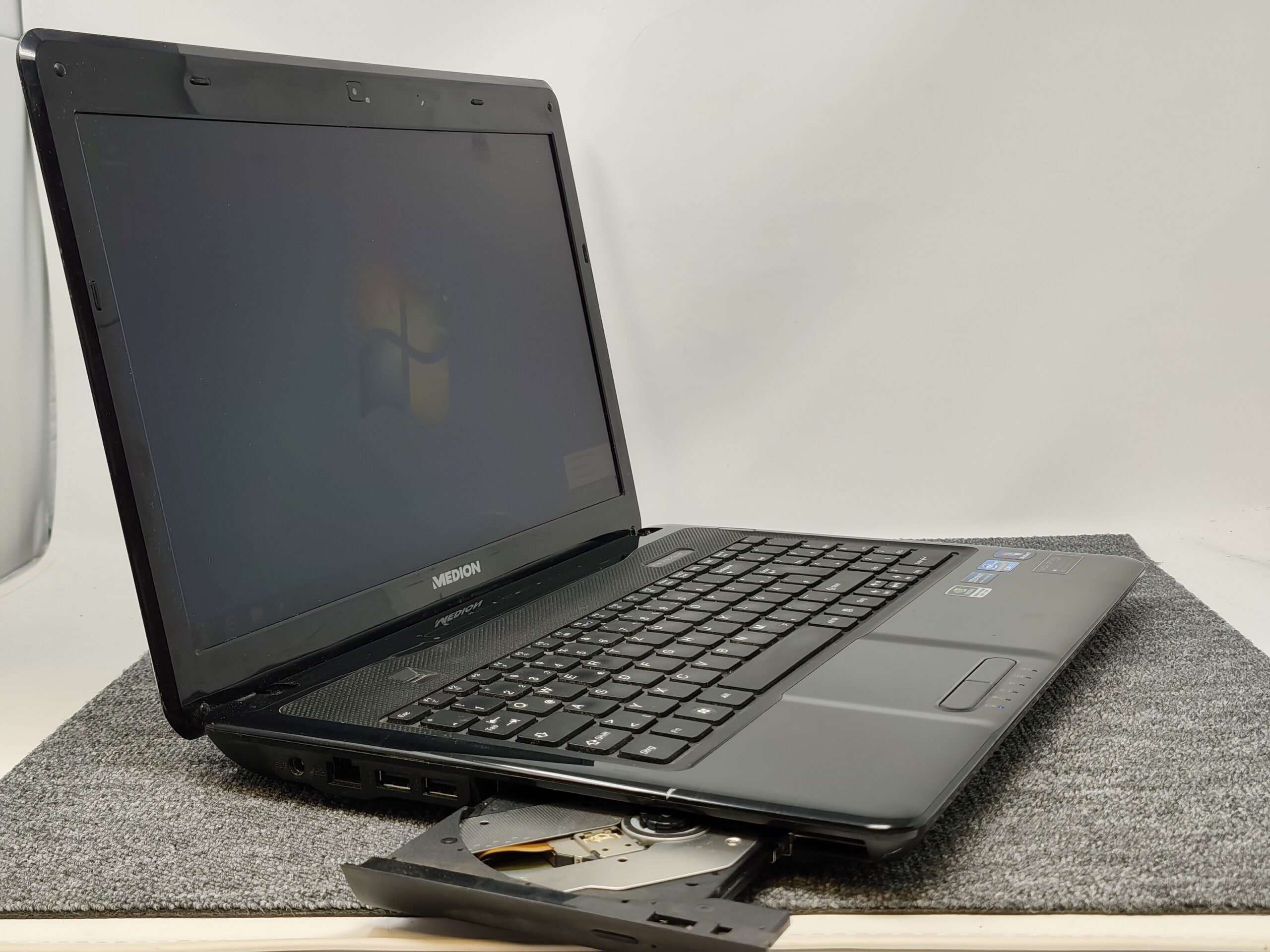 Medion Erazer X6816 | Retro Gaming Notebook | i7-2670QM | GTX 570 – Bild 3